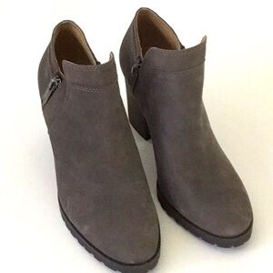 Lucky Brand Gray Ankle Boots Zipper Leather Upper (suede) 3” Heel. Preppy Westen